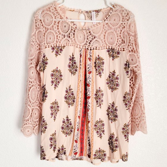 Xhilaration Floral Blouse With Crocheted Sleeves Size XL - Picture 1 of 16